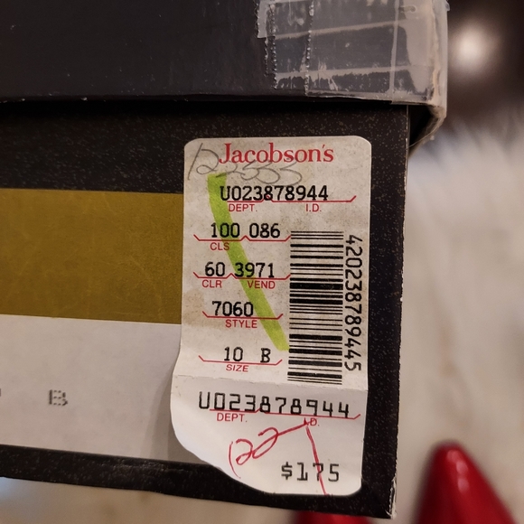 Stuart Weitzman Candy Apple Red Patent Leather Ladies Pumps with Gold Detailing. - Picture 10 of 11